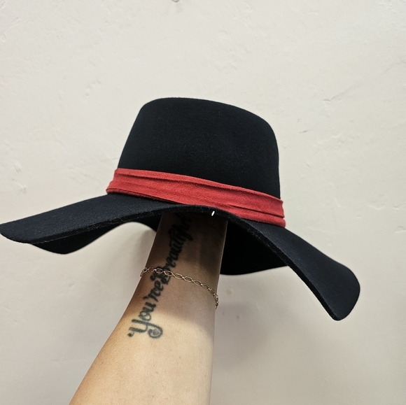 Hat, wool, navy, accessories, girly, casual , travel, beach, vacation - Picture 3 of 7